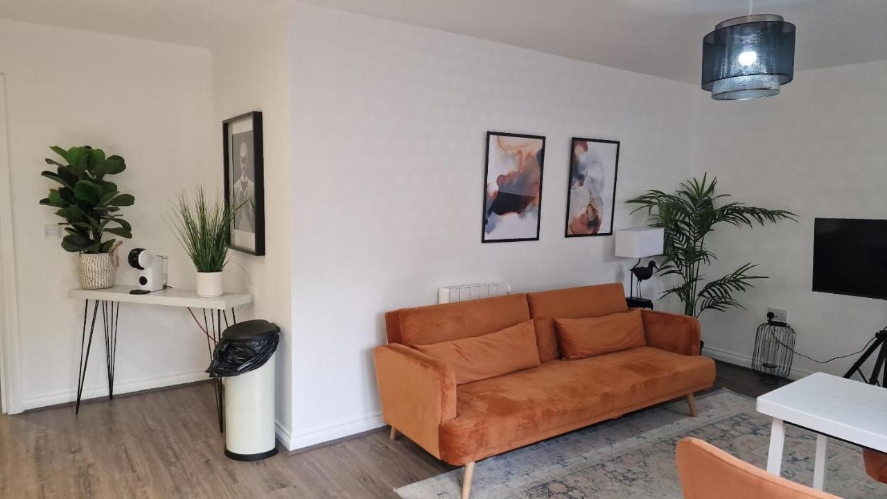 Luxury With Free Parking, Free High-speed Internet, Fully Equipped Kitchen Apartment *