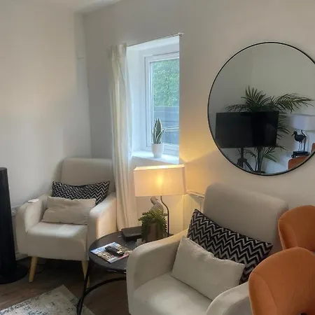 Luxury Cardiff Apartment With Free Parking, Free High-Speed Internet, Fully Equipped Kitchen Exterior photo