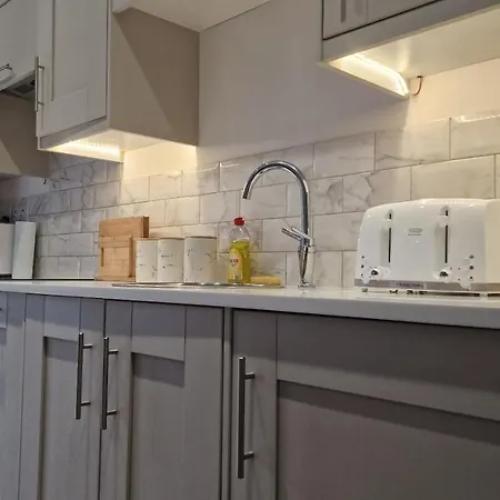 Luxury Cardiff Apartment With Free Parking, Free High-Speed Internet, Fully Equipped Kitchen Exterior photo