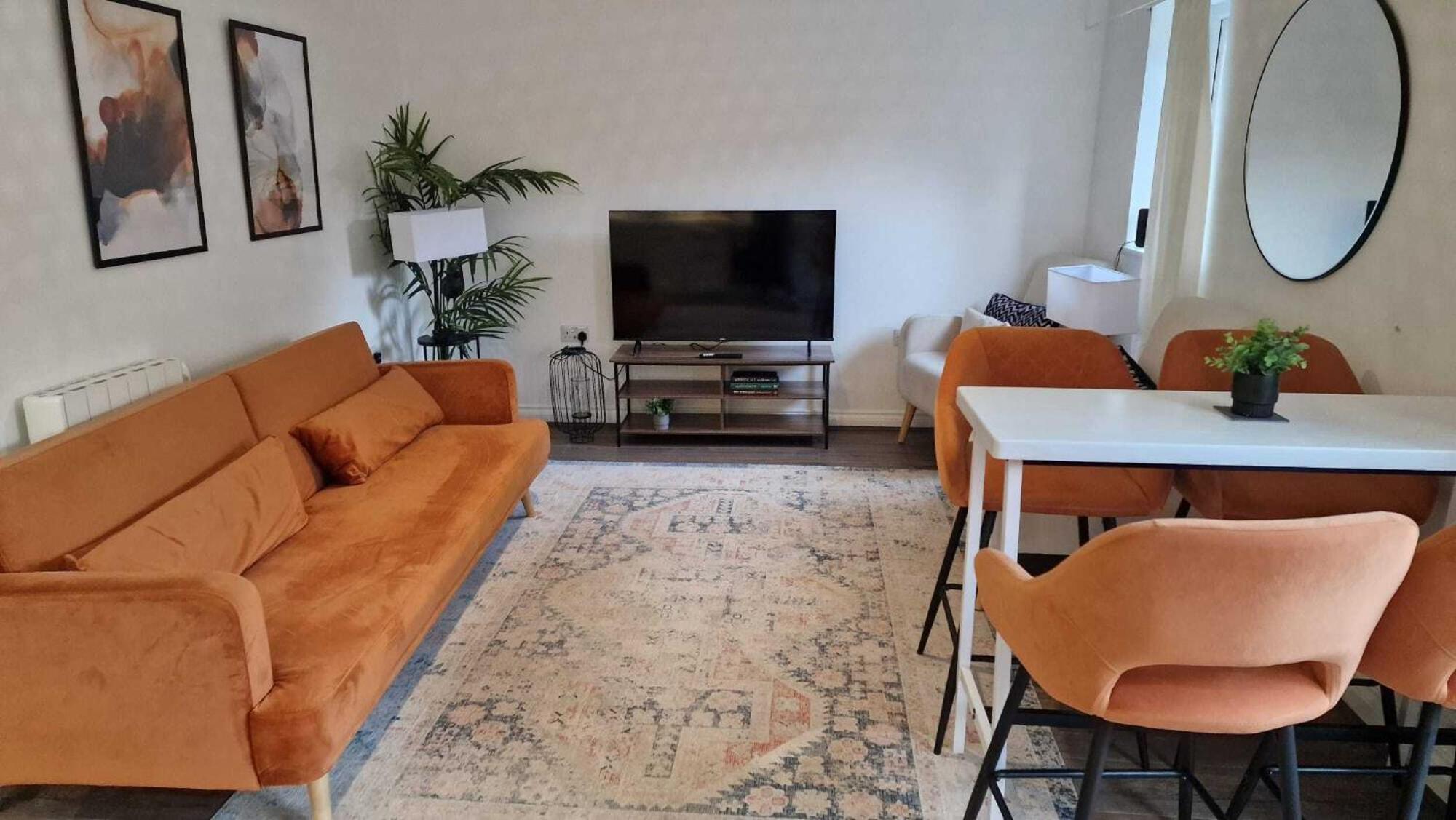 Luxury With Free Parking, Free High-speed Internet, Fully Equipped Kitchen